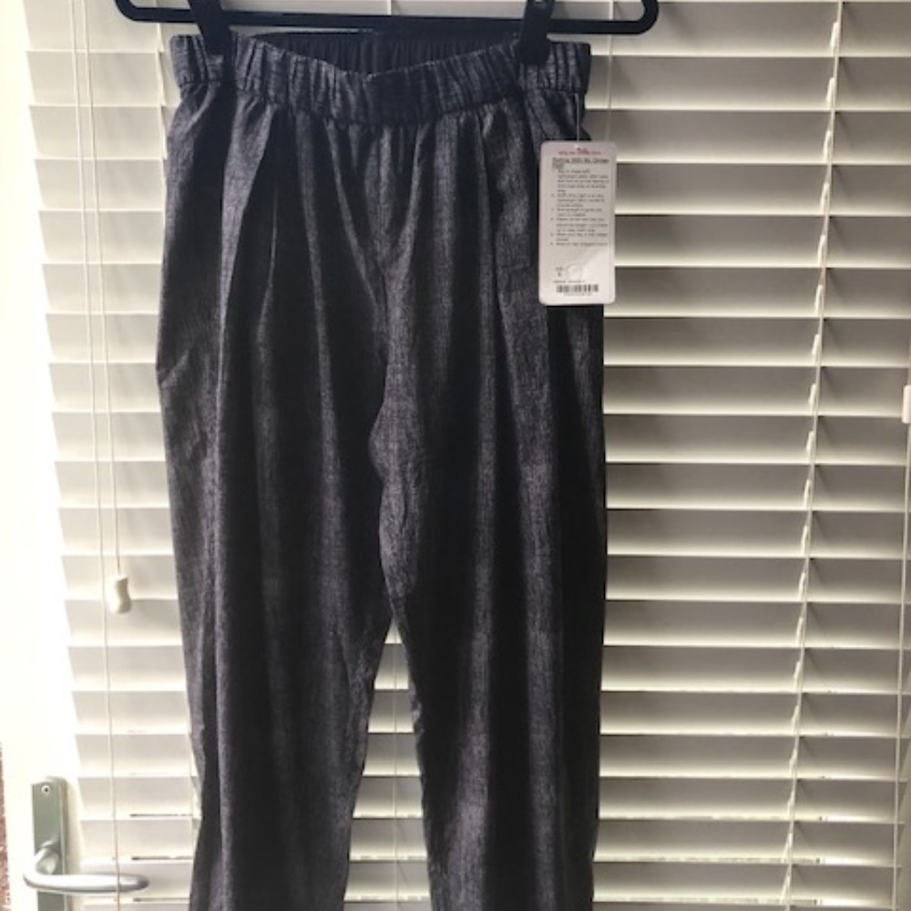 Lululemon CAPRI  Rolling w/My Omies NWT! 6